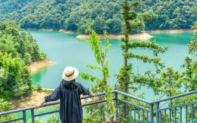 Guangzhou Congshe Huanglong Mountain Fangye Luxury Homestay