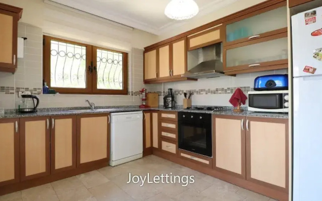 Villa AX07 by JoyLettings