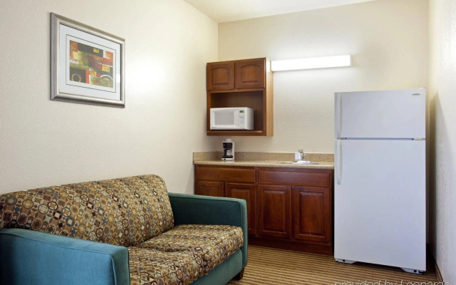 Holiday Inn Express & Suites Three Rivers by IHG
