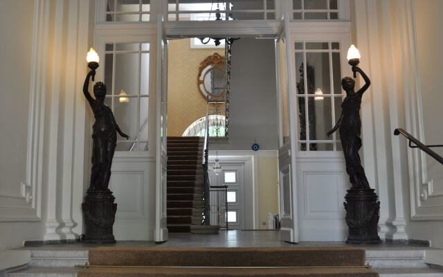 Отель Vienna Suites вид на фасад