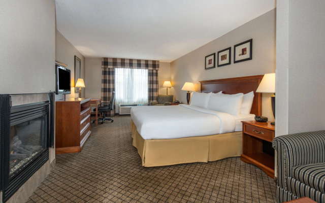 Holiday Inn Express Hotel & Suites Tilton - Lakes Region