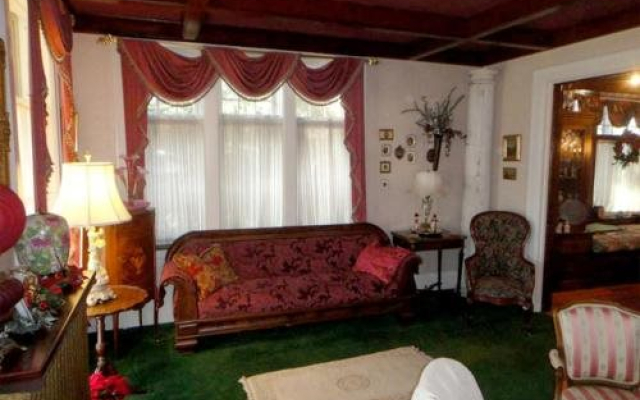 The Victorian Tudor Inn
