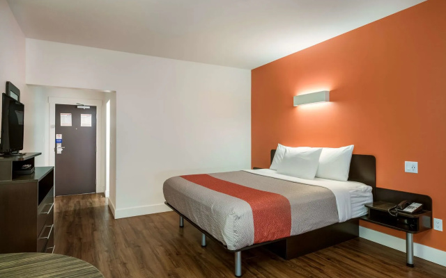 Motel 6 Moncton, NB