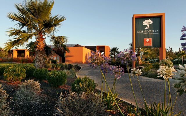 Апартаменты Amendoeira Golf Resort - Apartments and villas вид на фасад