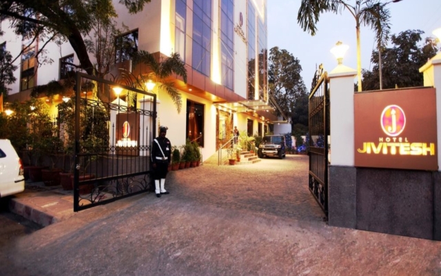 Hotel Jivitesh вид на фасад