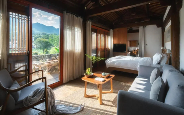 Huanghsan SU House