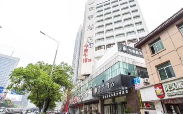 JI Hotel Nanchang Eight One Square вид на фасад