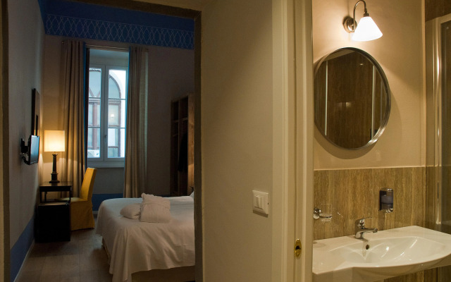 Black 5 Florence Suite