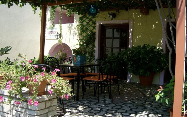 Smaragda Hotel