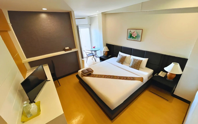 Charoenchit House