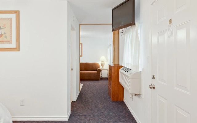 Hempstead Country Inn & Suites