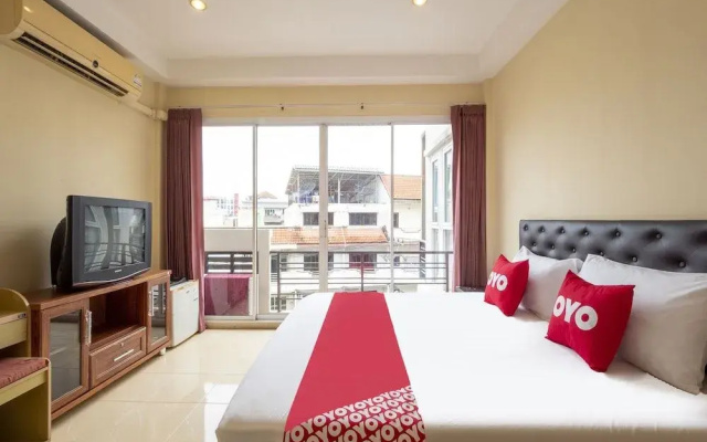 OYO 75350 Hole In One Bar Hotel