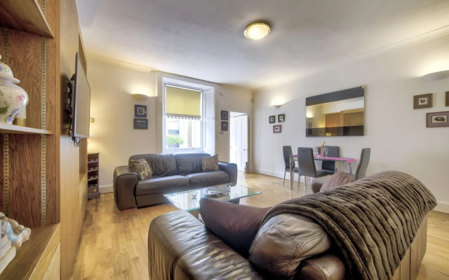 Bright Georgian 1BR Flat in West End