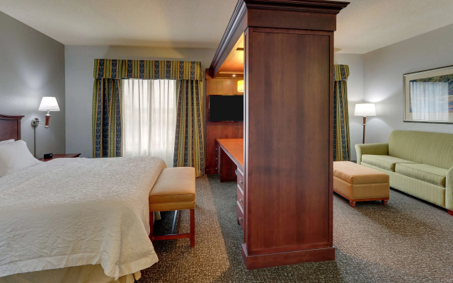Hampton Inn & Suites Indianapolis-Airport