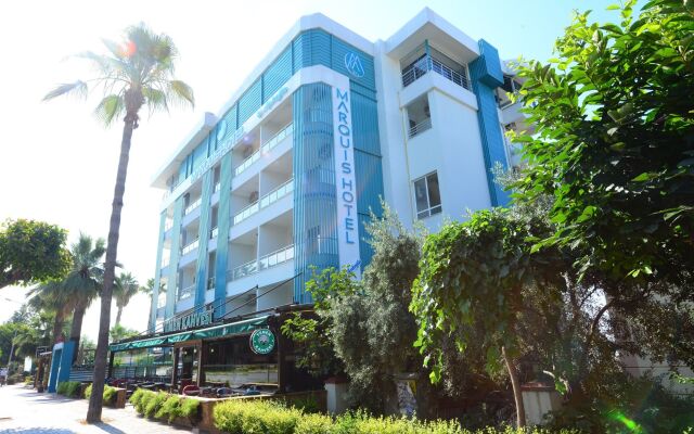 M.C.A. Marquis Hotel вид на фасад