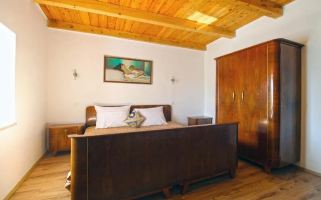 Comfortable Apartment With Pool and Garden