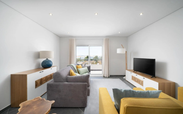 Modern Cabanas de Tavira Apartment by Ideal Homes