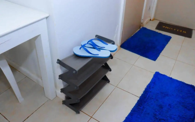 LaMeg Furnished Studio in Coral Bells Apartment