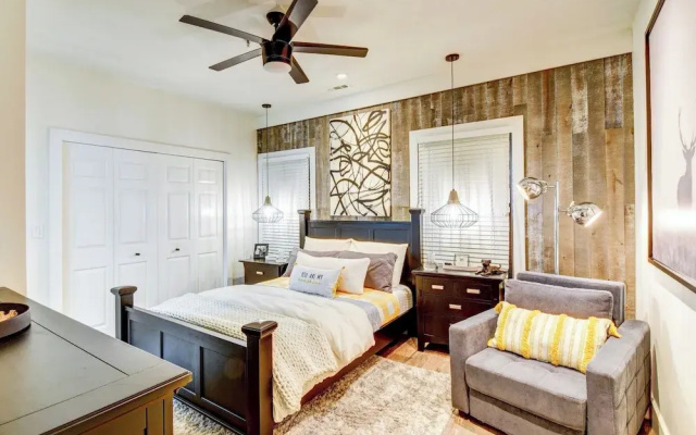 Modern Condo + Golf Course View, Near Hiking!