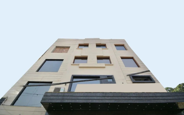 Capital O 43988 Makhan Residency