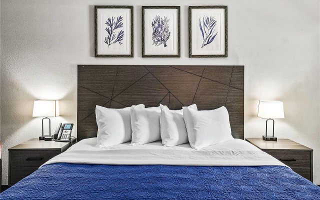 Baymont by Wyndham Ocala Suites