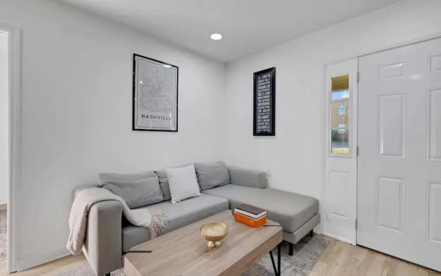 Stylish Nashville Getaway With Free Parking