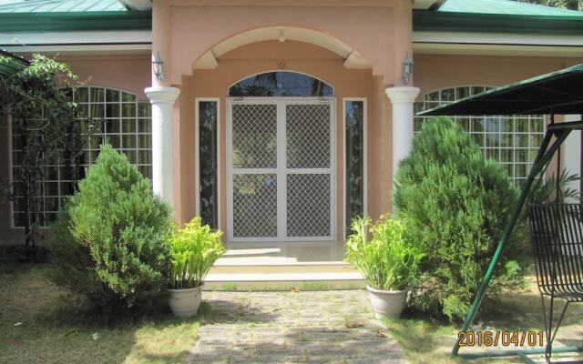Отель Villa 301 B&B Филиппины, Баклайон - отзывы, цены и фото номеров - забронировать отель Villa 301 B&B онлайн вид на фасад