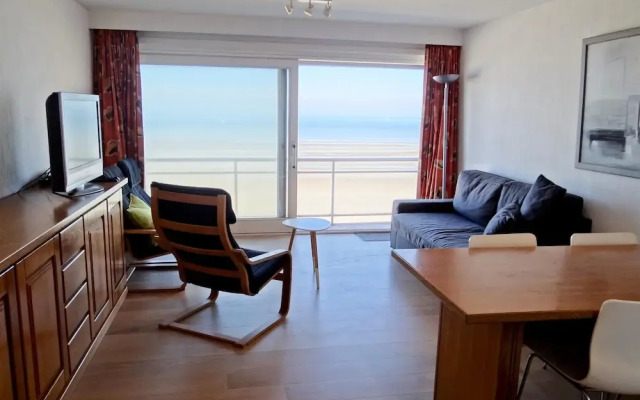 Apartment in Nieuwpoort by the Beach