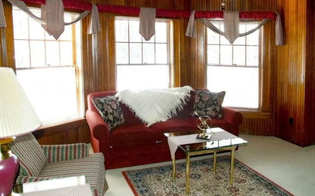Arbor Hill Inn