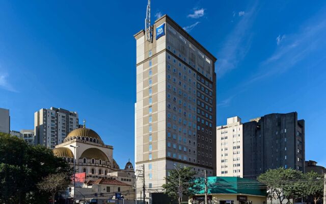 Отель ibis budget Sao Paulo Paraiso вид на фасад
