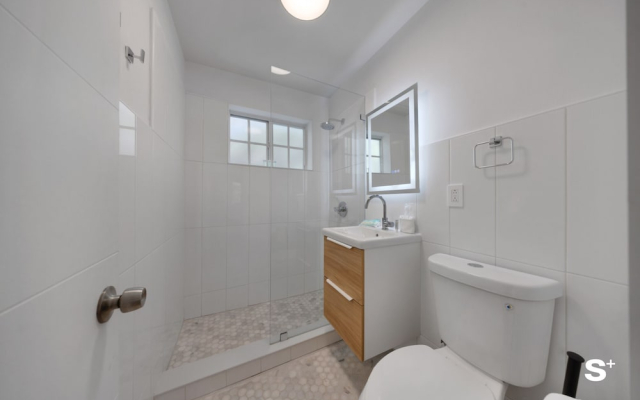 Stylish 1-BD Apt - Gym - Free Parking