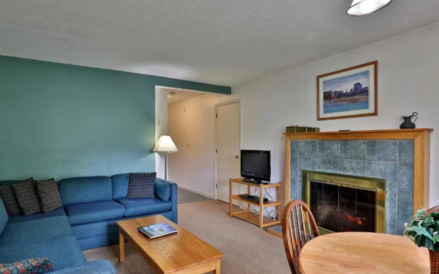 Cedarbrook Queen Suite 103