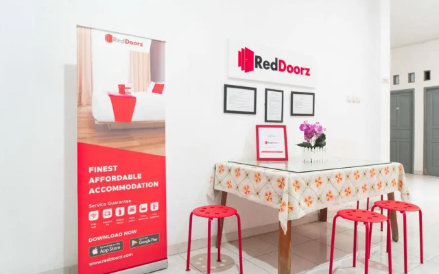 RedDoorz Syariah near Grand Galaxy Park