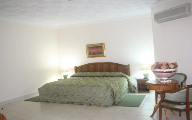 Ellking Hotel