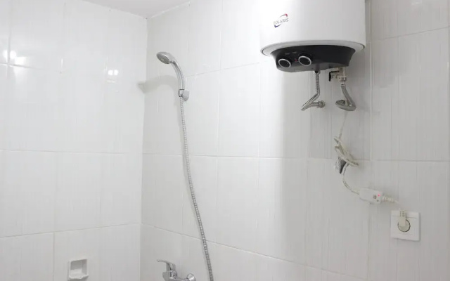 Deluxe 2BR Apartment at Newton Residence with Mountain View