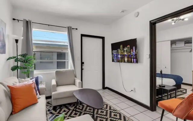 Relaxed Vibe Near Beach Parking Fast Wi-fi