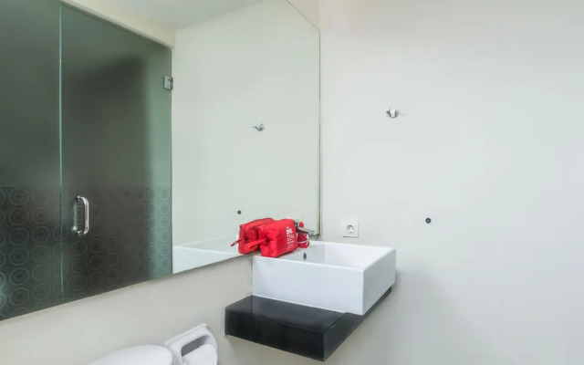 ZEN Rooms Kuta Sentral Parkir 2