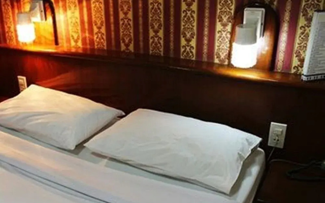 Business Inn At Sukhumvit 11 By Hjz