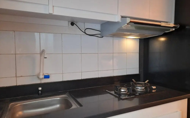 Modern Studio Room at Gateway Ahmad Yani Cicadas Apartment