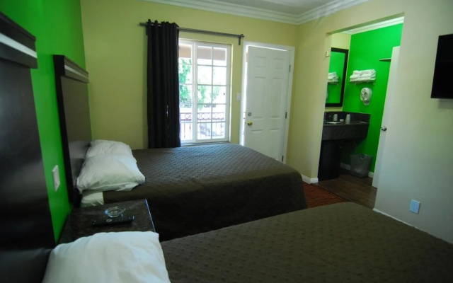 Studio City Inn