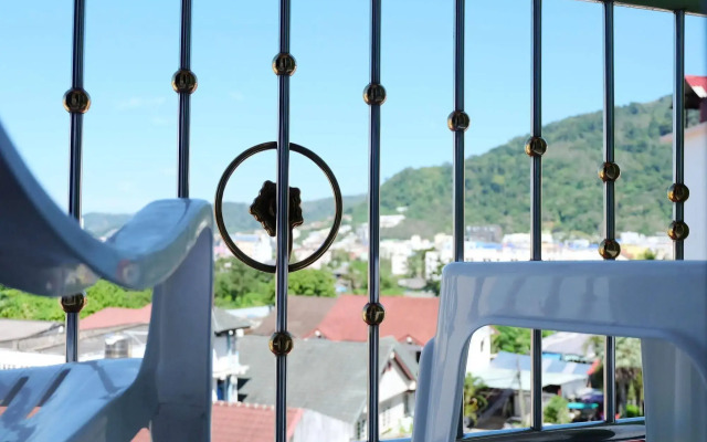 Patong Eyes Hotel