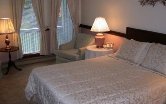 Grey Bonnet Inn