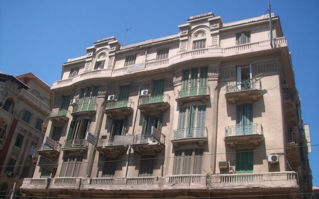 Triomphe Hostel вид на фасад