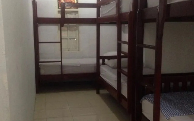 Good For Ya Knee Hostel & Bungalows