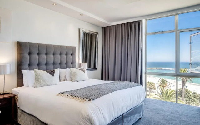 Camps Bay Beachside 2bed w Sea View Cloud 9
