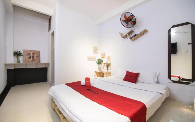 RedDoorz Near Bui Vien Walking Street 2