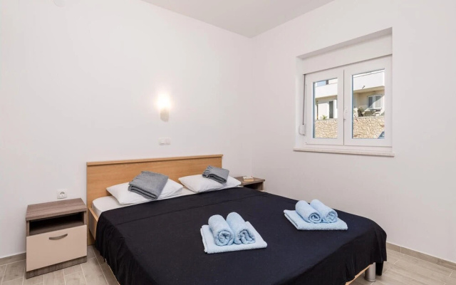Awesome Apartment in Stara Novalja With 1 Bedrooms and Wifi