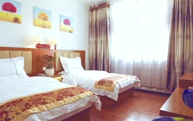 Linglong Yage Holiday Hotel (Lijiang Sanyi International Airport)