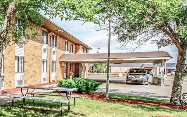 Economy Hotel Minot