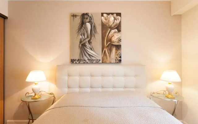 Carlton Riviera Apartment